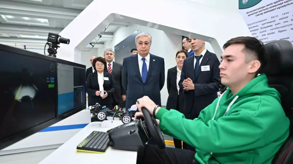 Президент Токаев ознакомился с "Мастерской Лу Баня" в Усть-Каменогорске