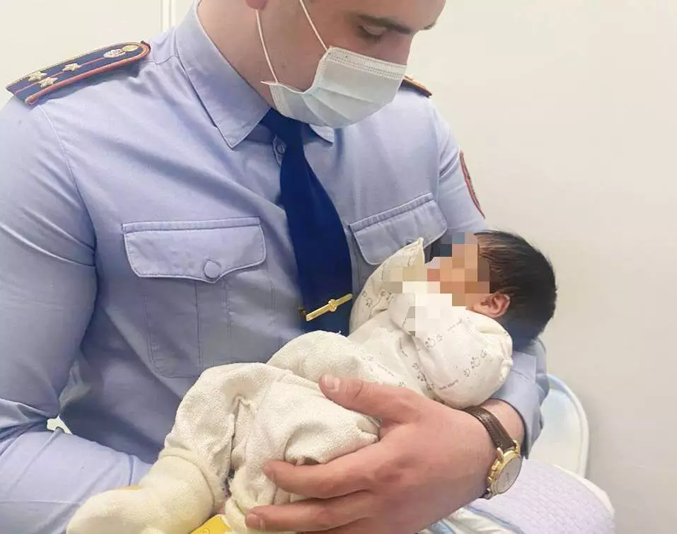 Мать выброшенного на мороз младенца может быть студенткой карагандинского вуза, - СМИ