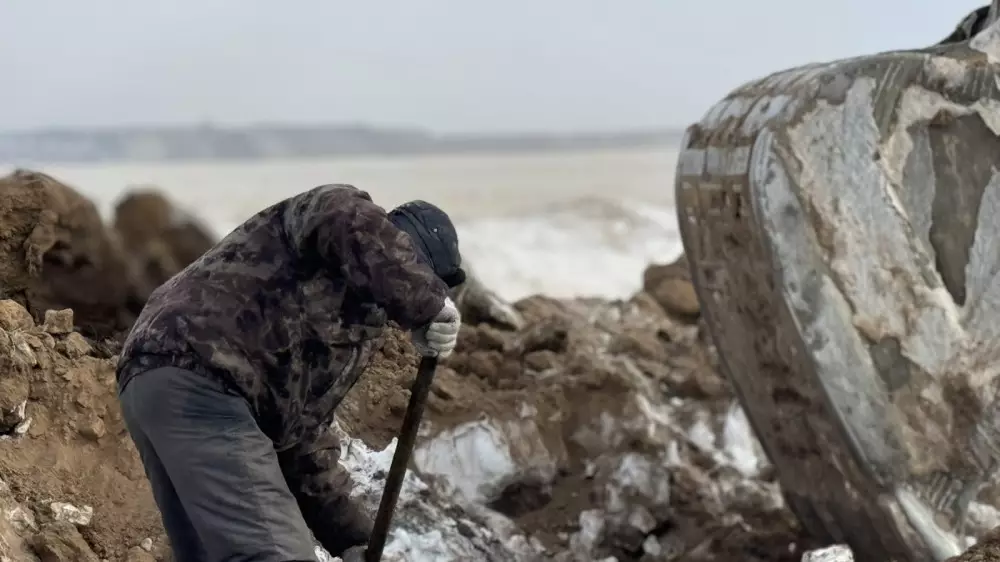 Фонтаны в степи: почти неделю не могут устранить коммунальную аварию в Павлодарской области