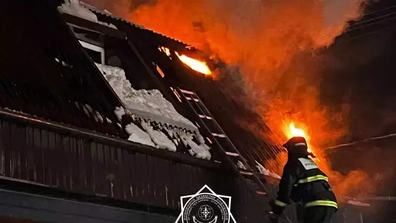 Крупный пожар произошел в автосервисе в Петропавловске