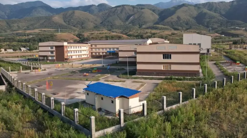 Школа за три миллиарда почти два года работает без лицензии в Талгаре