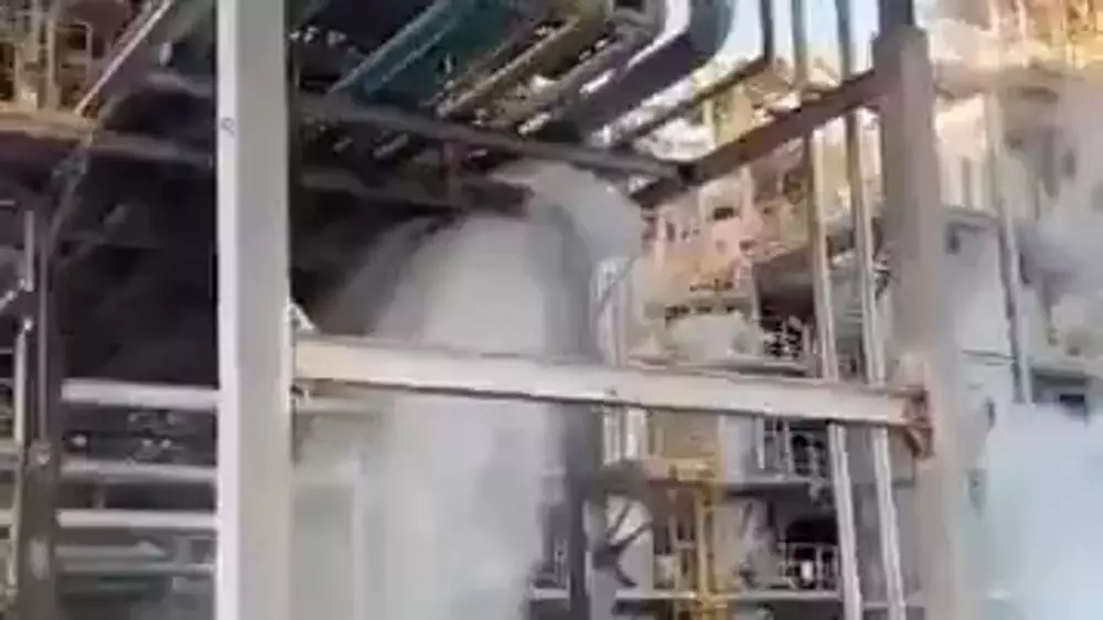 Атырау мұнай өңдеу зауытында бензин төгілгені видеоға түсіп қалды