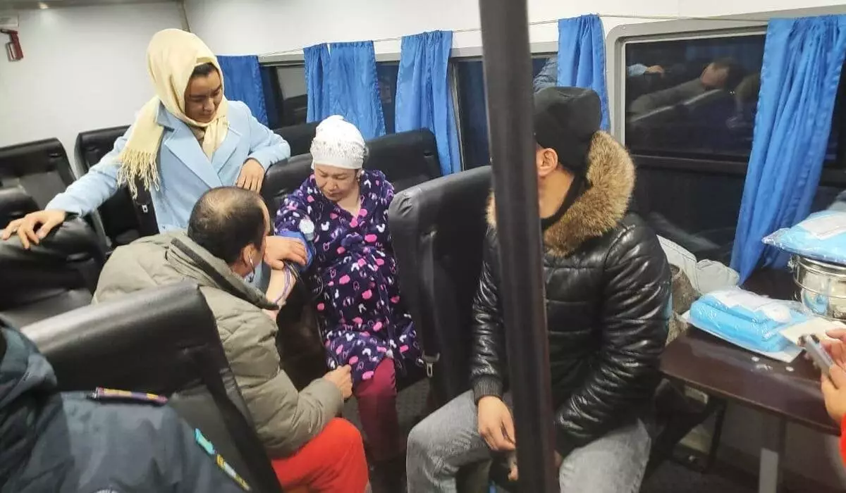 Беременная женщина смогла добраться до больницы лишь благодаря спасателям в Туркестанской области