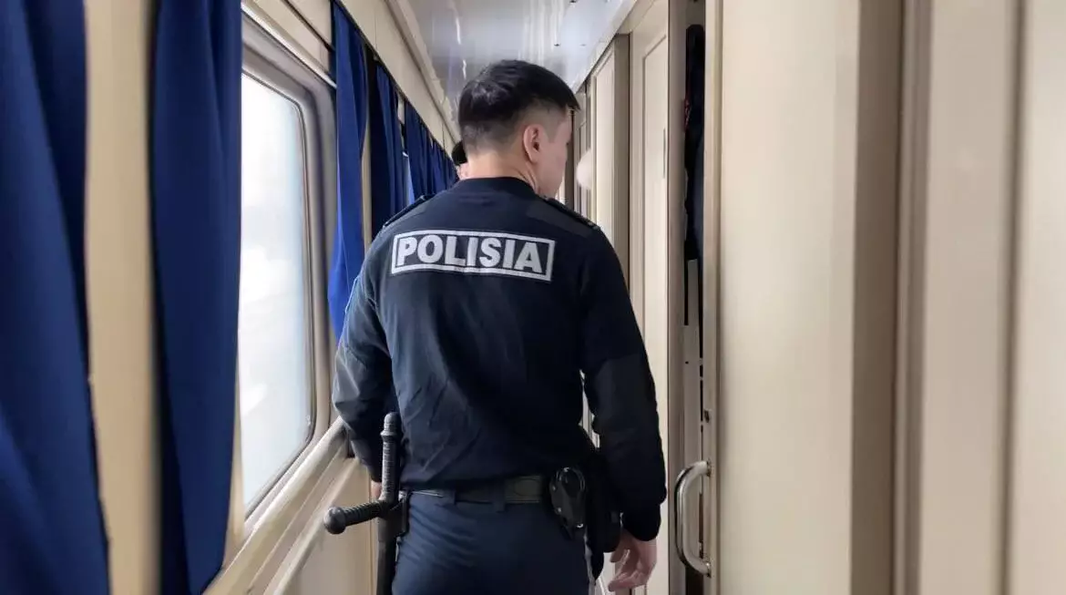 Пьяный пассажир сорвал стоп-кран в поезде Мангышлак-Алматы