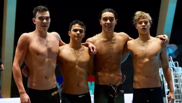 Казахстан с рекордом выиграл золото на ЧА по водным видам спорта