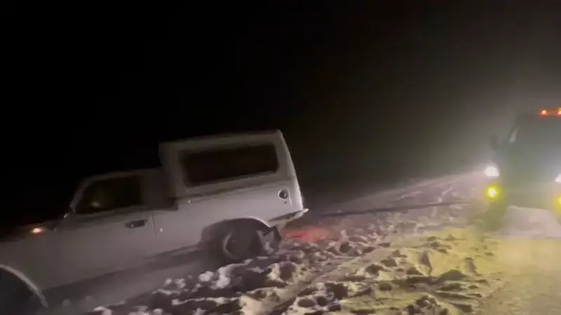 Водитель застрял на опасном перевале в Жамбылской области