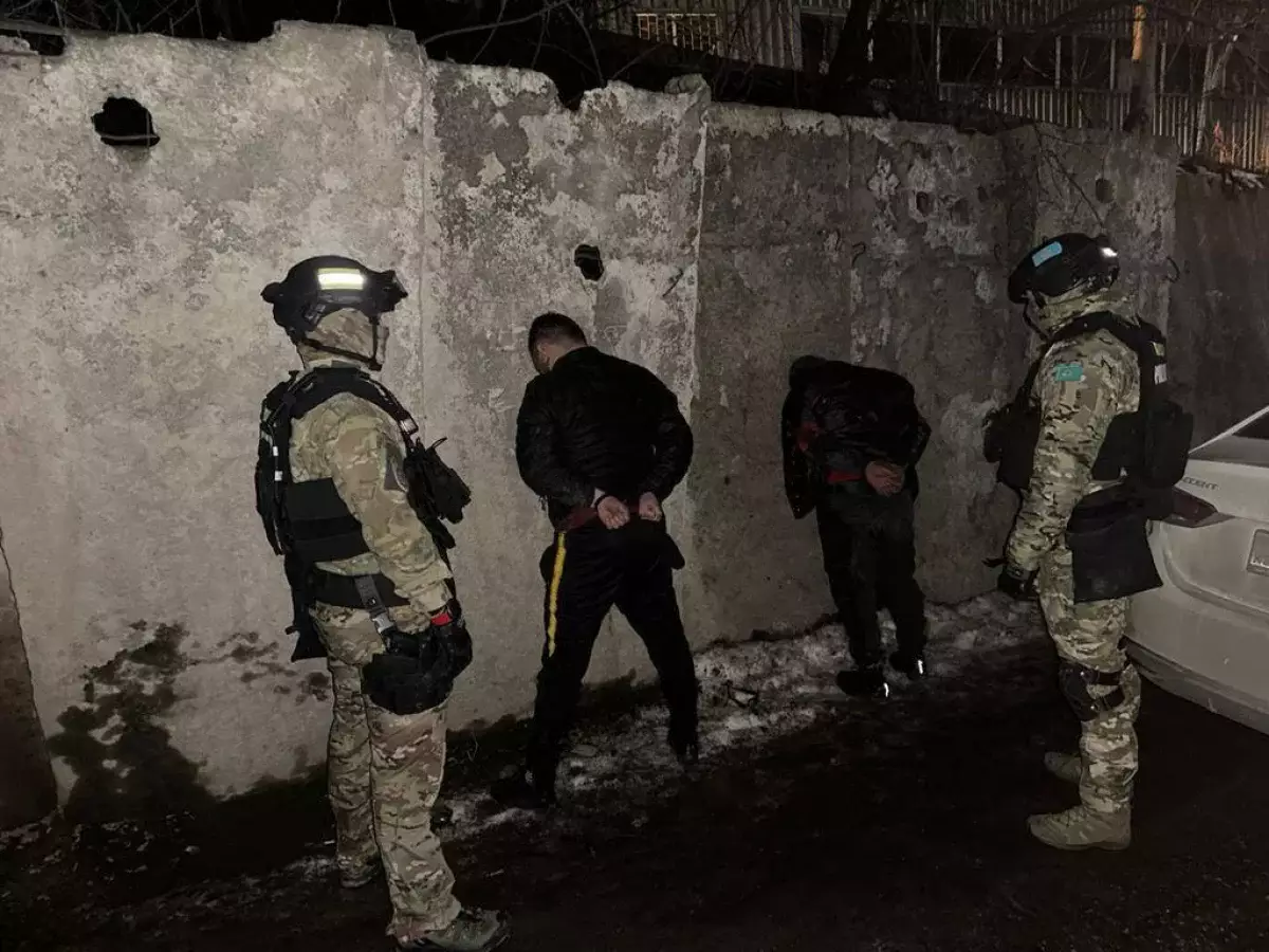 Квартирных воров и скупщицу краденого задержали в Алматы