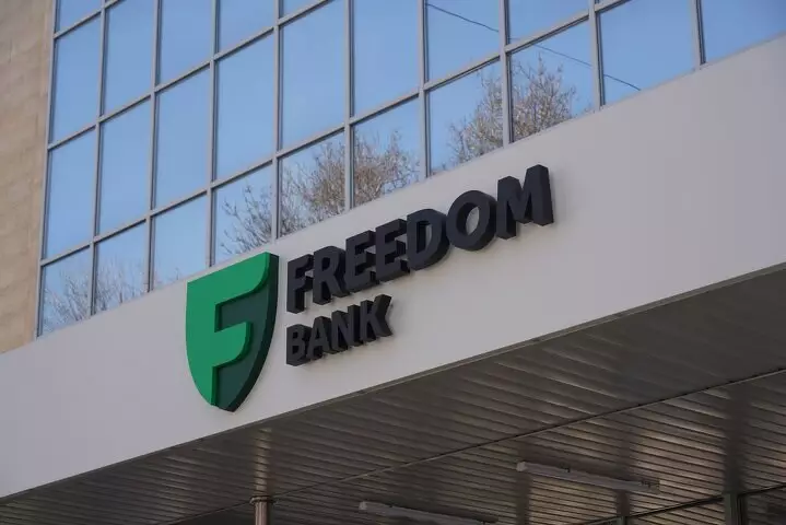 Freedom Bank запретил переводы с карт «Мир»