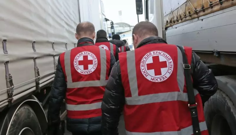 Сотрудники Российского Красного Креста издеваются над украинскими пленными