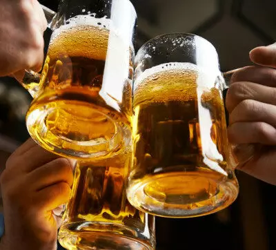 Теряет спрос: Казахстанцы стали пить меньше пива