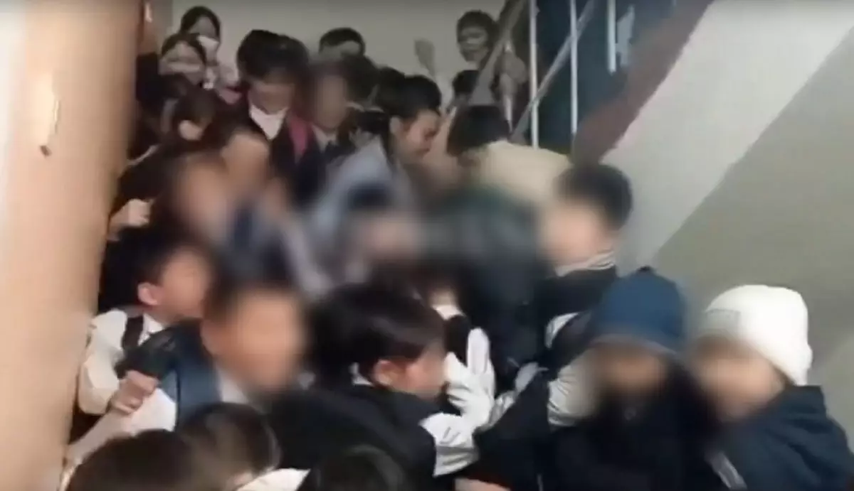 Директора школы уволили в Алматы из-за давки в раздевалке