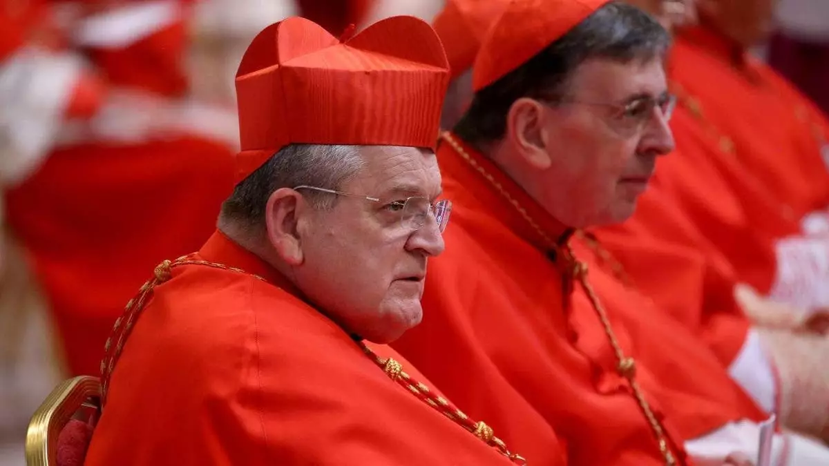 Кардинал Берк объявляет «важную новену» для молитвы за Церковь против «сил греха»