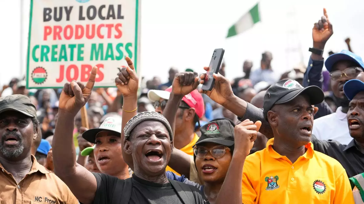 Нигерийские профсоюзы бастуют из-за инфляции и ослабления экономики