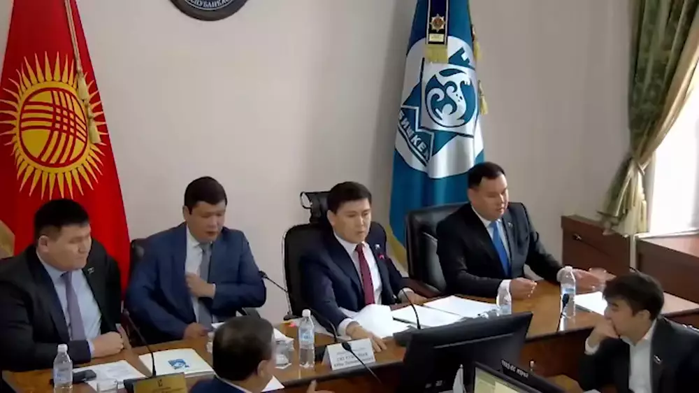 Поступок мэра Бишкека удивил депутатов: видео