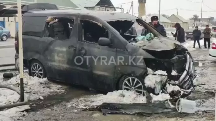 Машина загорелась из-за газового баллона в Шымкенте