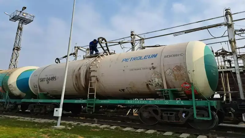 Казахстан помог Кыргызстану двумя тоннами дизельного топлива