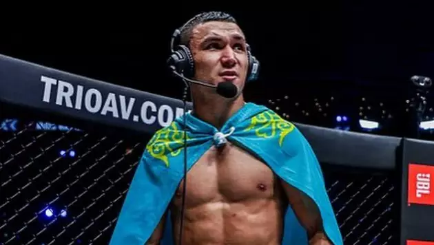 Топ-боец из Казахстана встретился c рекордсменкой UFC