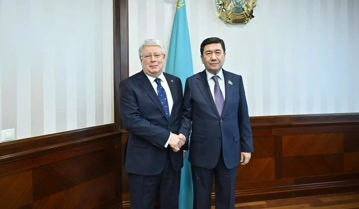 Спикер Мажилиса встретился с послом России в Казахстане