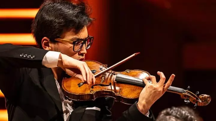 Казахстанец занял второе место на международном конкурсе скрипачей
