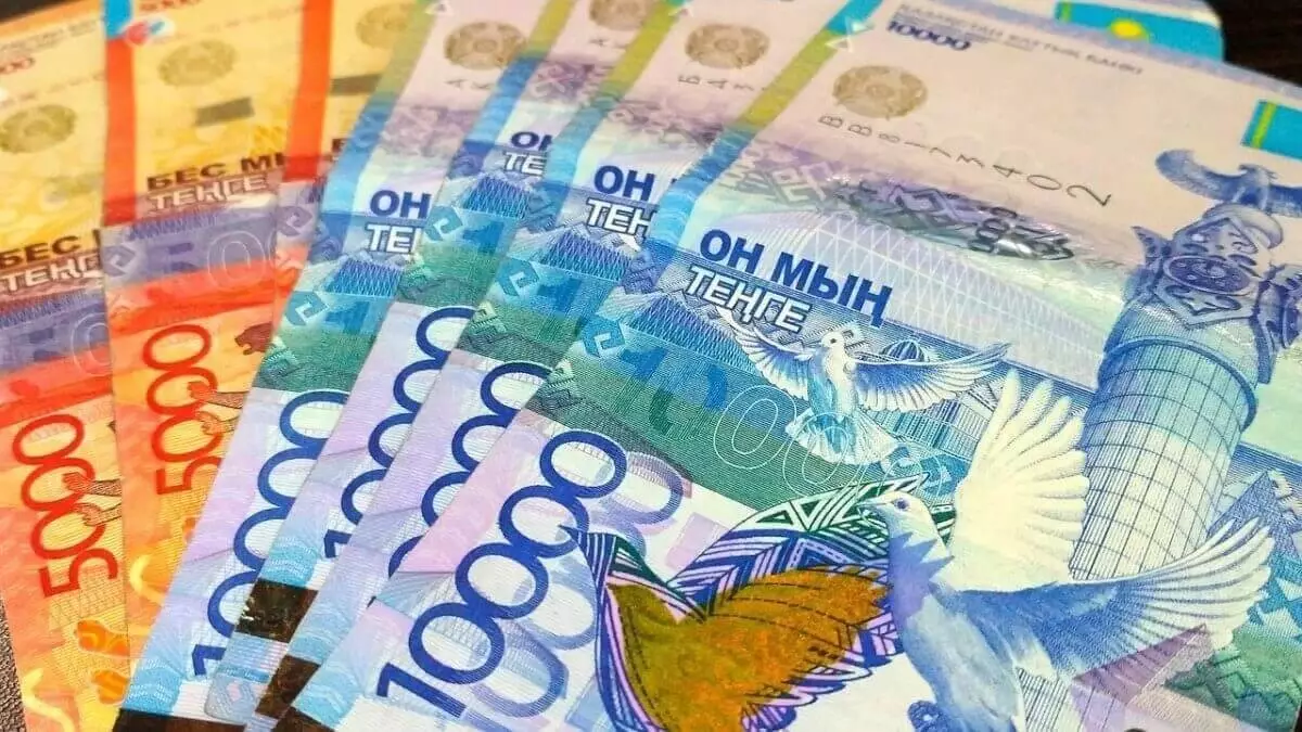 Валюту на миллиард тенге пытались незаконно провести через границу Казахстана