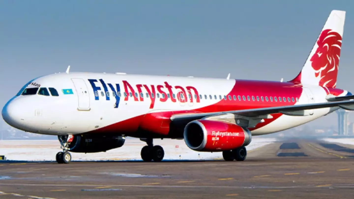 Самолет FlyArystan вырулил на занятую ВПП во время вылета другого борта