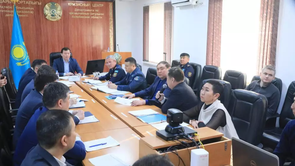Аким Актюбинской области - чиновникам: "Не сидите в кабинетах"