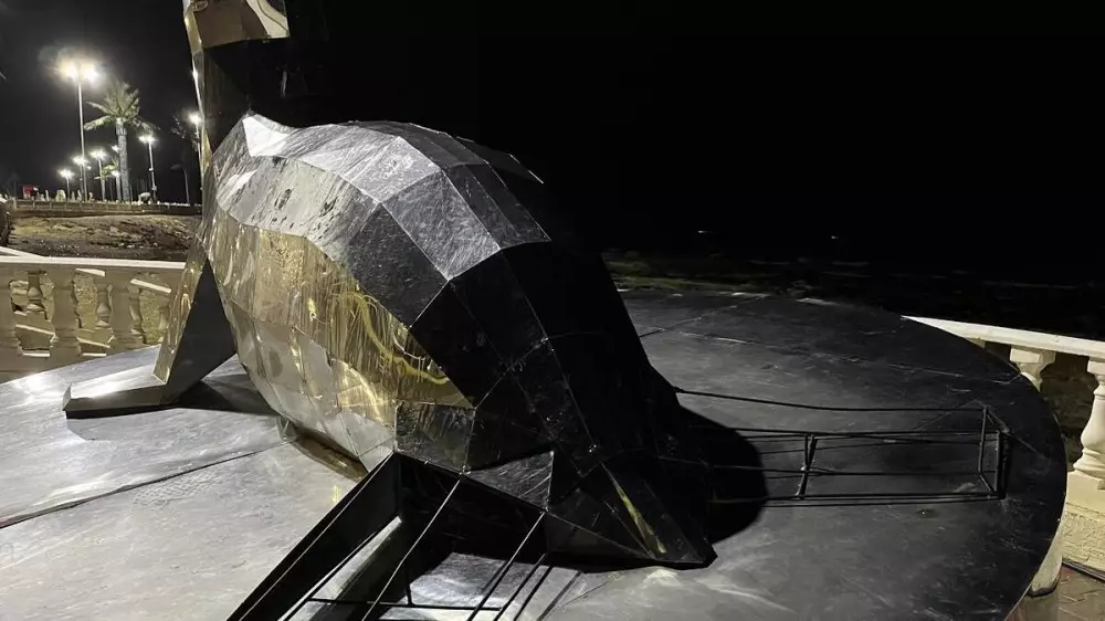 "В ужасающем состоянии": фигуру тюленя уничтожают вандалы на набережной Актау