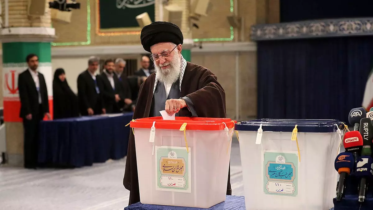 Иран голосует на первых парламентских выборах после массовых протестов 2022 года по поводу закона об обязательном ношении хиджаба в стране