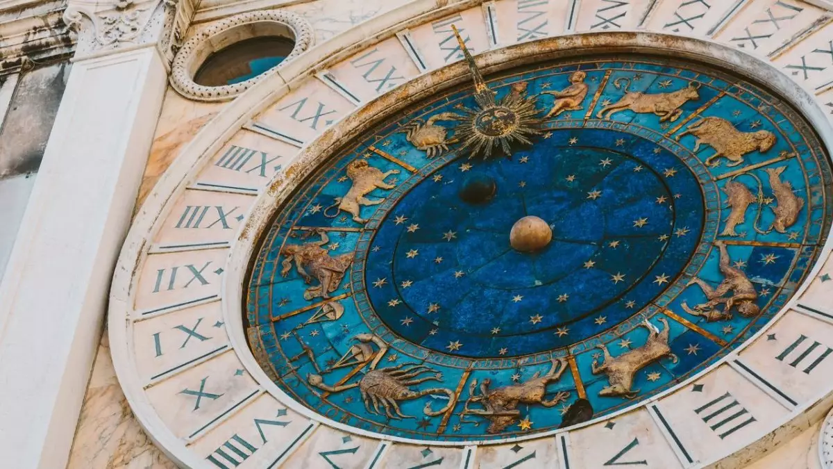 Успехи в карьере и финансах предрекла астролог трем знакам зодиака