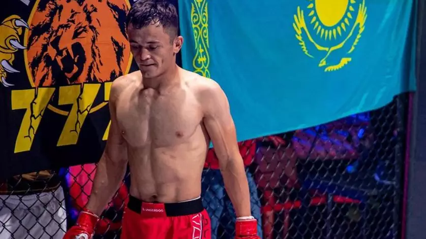 Боец из Казахстана отправил в нокдаун брата Хабиба, но проиграл
