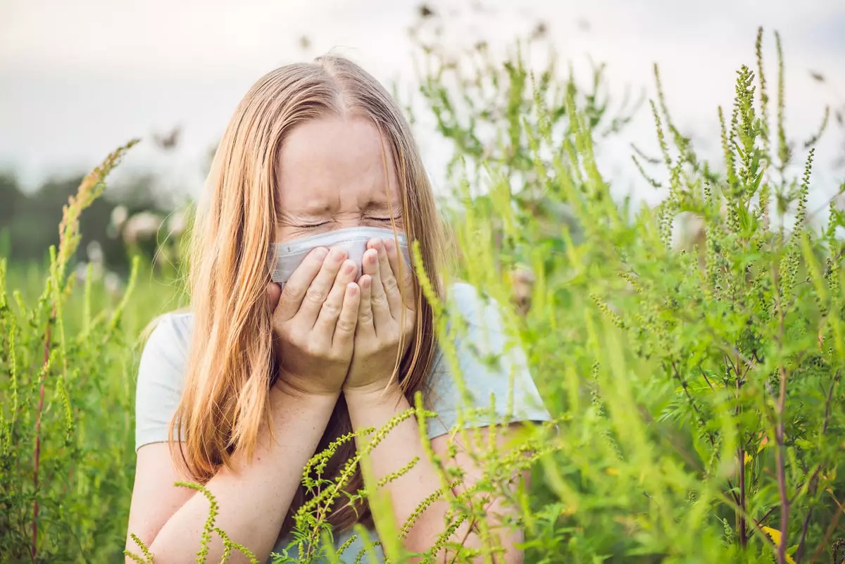 Аллергия на цветение: причины, симптомы, лечение