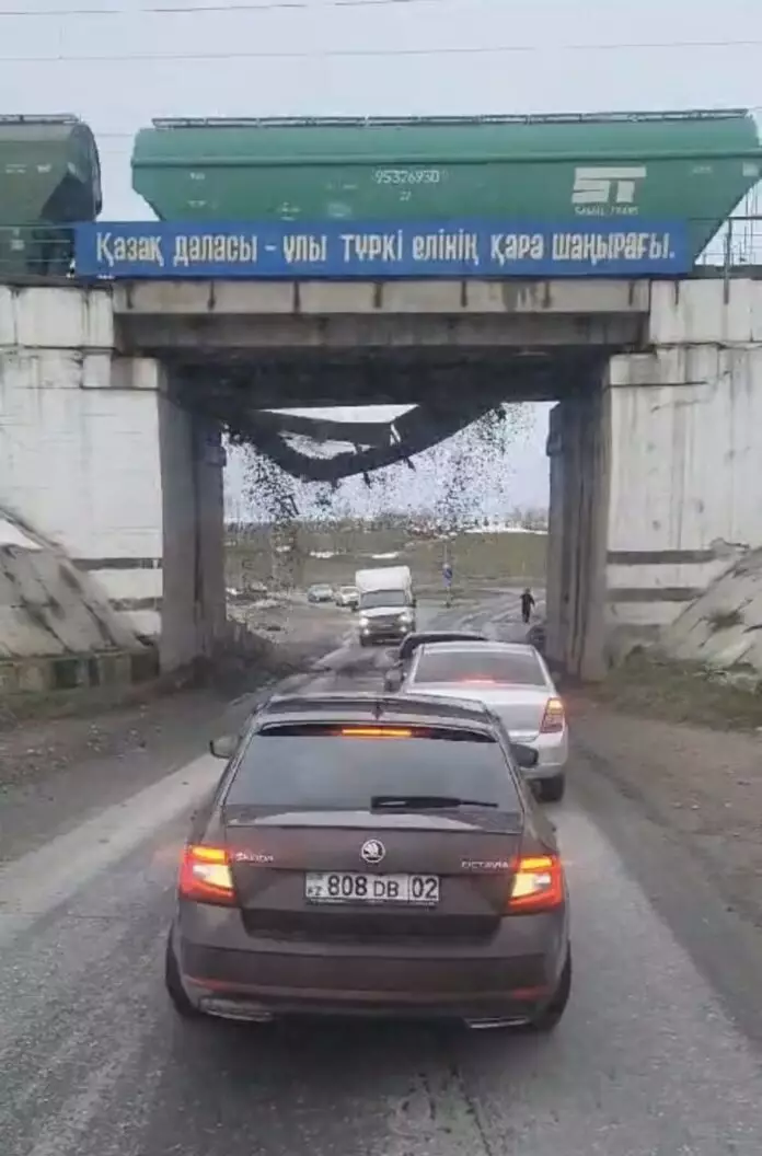 ЖД мост обрушился в Туркестанской области