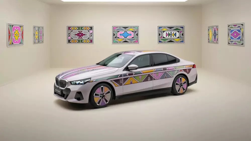 Больше никакой краски: BMW представила концепт, меняющий цвет