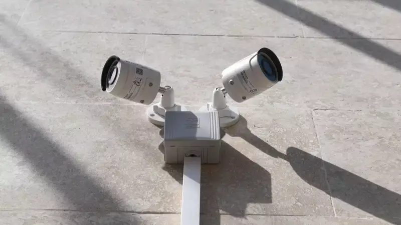Камера наблюдения зафиксировала момент землетрясения в Алматы