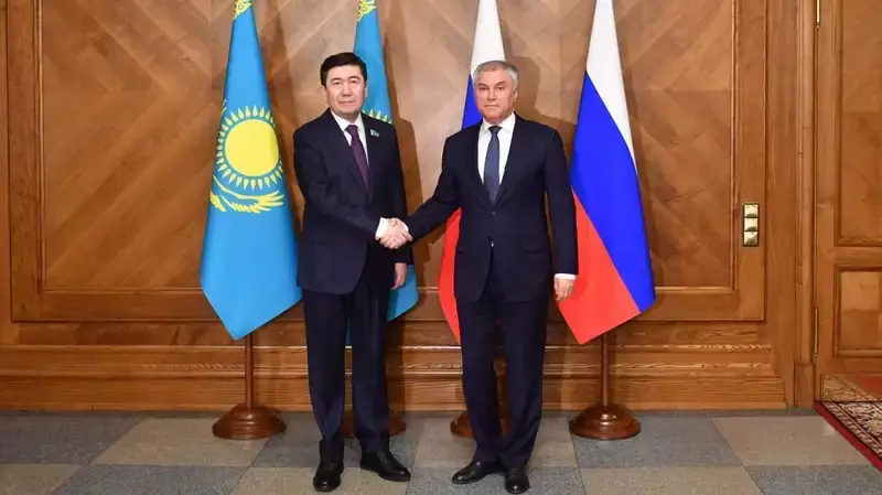 Председатель Мажилиса проинформировал российского коллегу о реформах в Казахстане