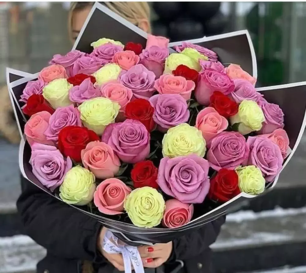 Букет за $9 млн: сколько цветов импортирует Казахстан к 8 марта