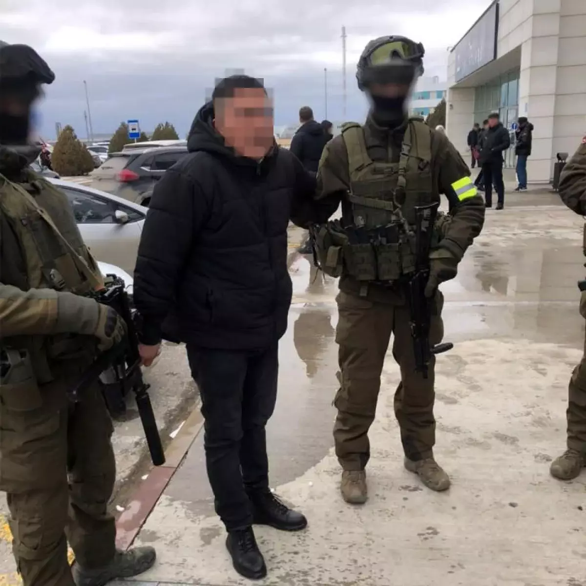 Иностранцев-«глотателей» задержали в аэропорту Актау