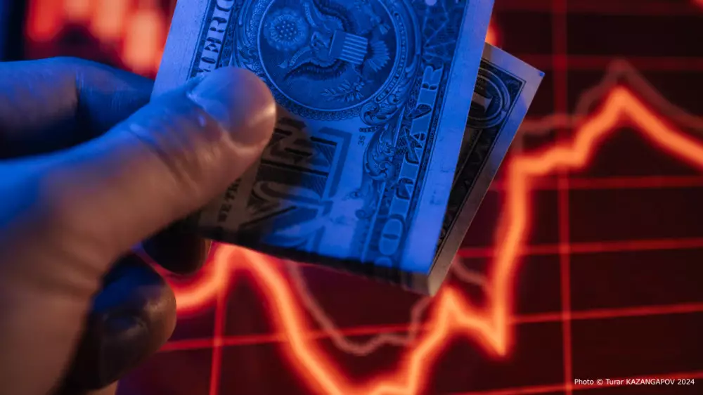Курс доллара упал почти на 3 тенге