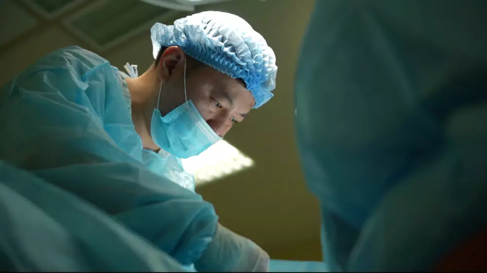 Топовые хирурги мира провели бесплатные операции в Астане и Алматы