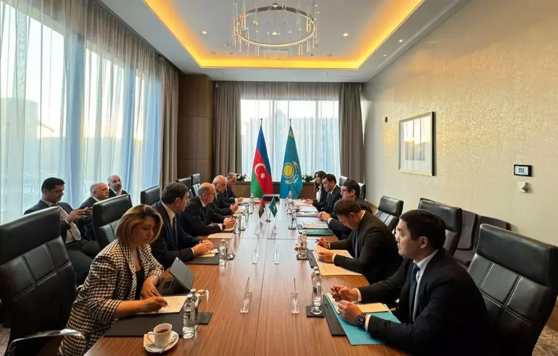 Возможности увеличения транзита казахстанской нефти обсудили в Баку