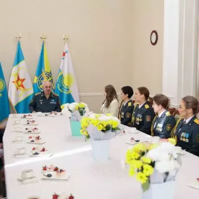 Министр обороны поздравил женщин с праздником 8 Марта