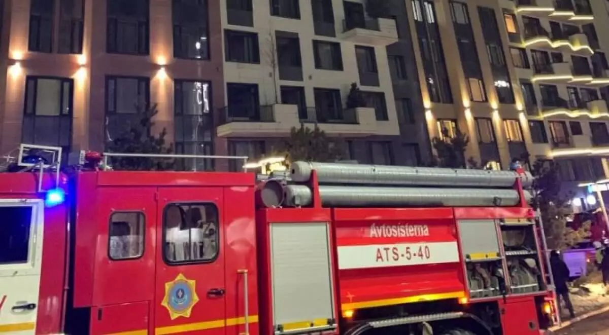 Многоэтажный жилой комплекс загорелся в Алматы
