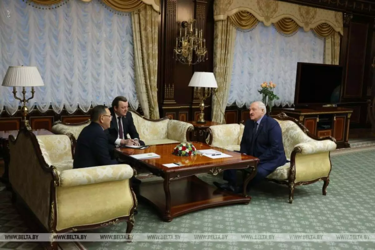 Вступление в ШОС и товарооборот: о чем Лукашенко говорил с послом Казахстана