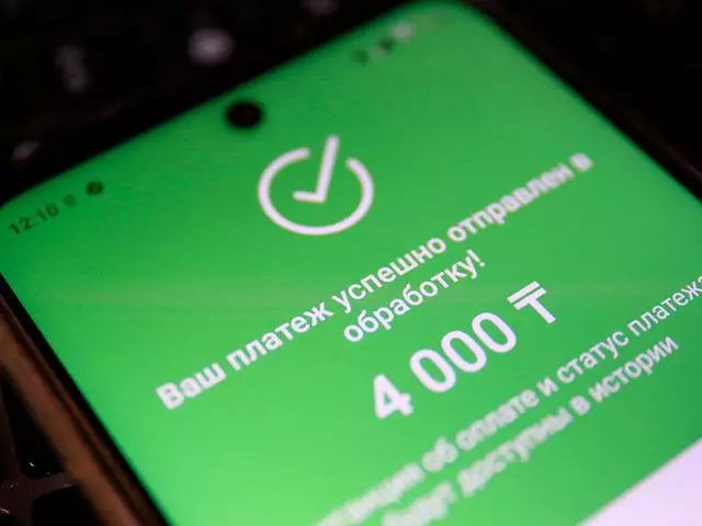 В день через цифровой банкинг казахстанцы «проводят» около 344,5 млрд тенге