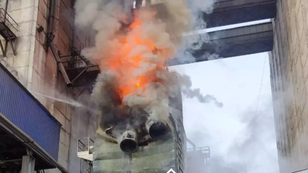 Элеватор с тоннами зерна загорелся в ВКО