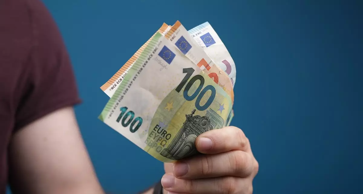 Курс доллара и евро в обменниках Алматы 8 марта 2024 
