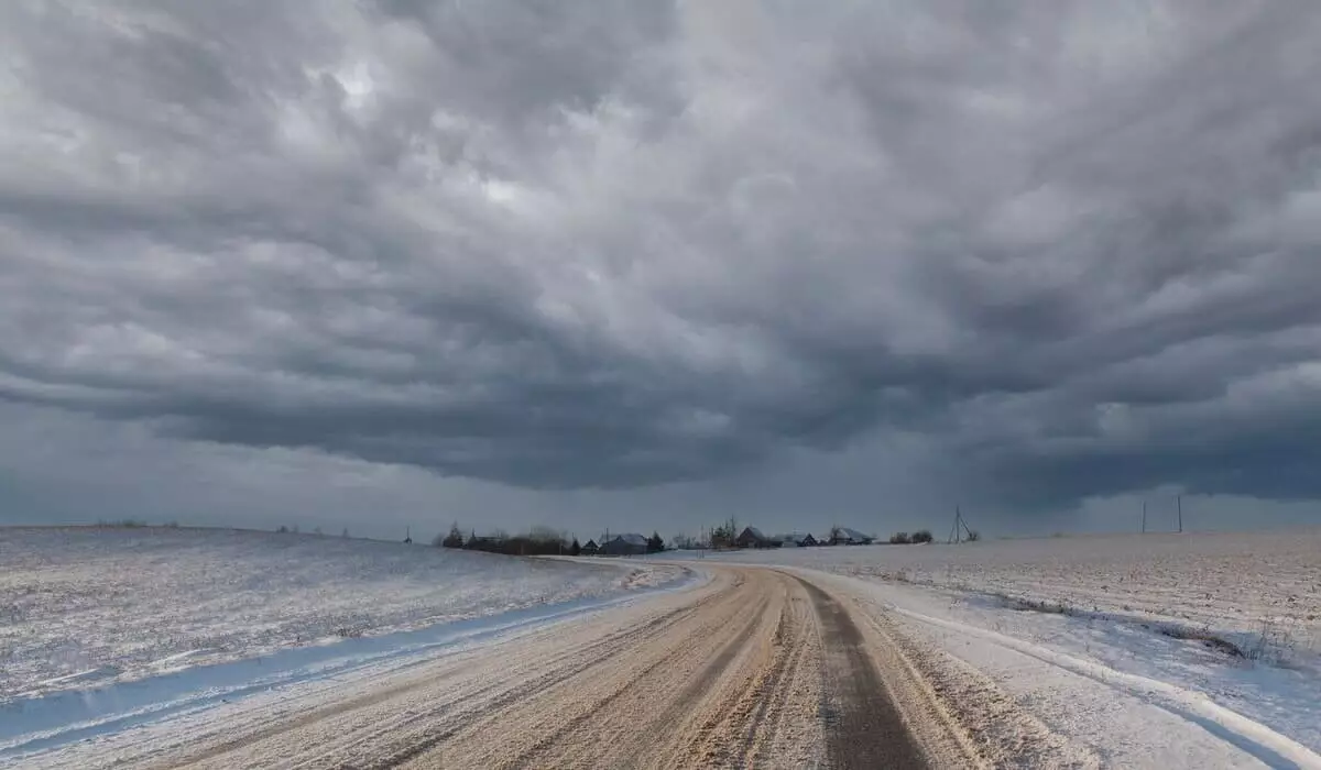Снег, дожди, ветер: штормовое предупреждение объявлено в 12 областях Казахстана