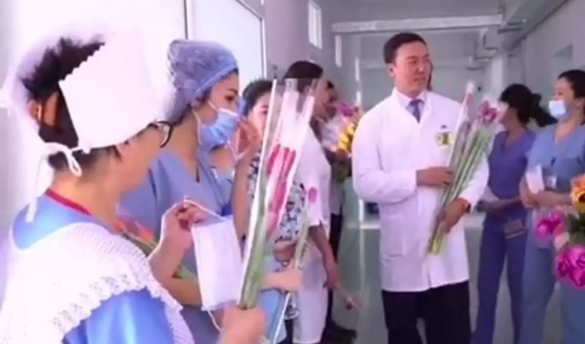 Врачи из области Жетысу трогательно поздравили пациенток с женским праздником