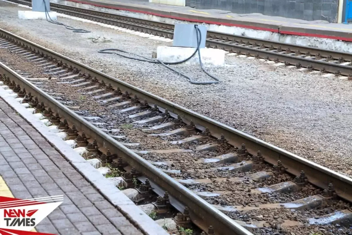 Грузовой поезд насмерть сбил молодого парня в Шымкенте