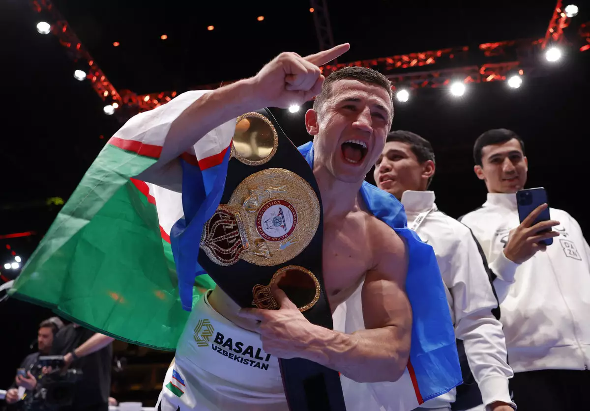 Мадримов нокаутировал Курбанова и стал новым чемпионом WBA World